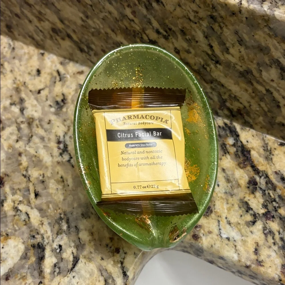 Self- draining soap holder